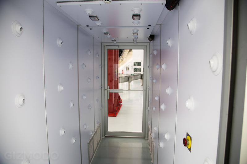 Illustration for article titled Inside the Chamber Where NASA Recreates Space on Earth